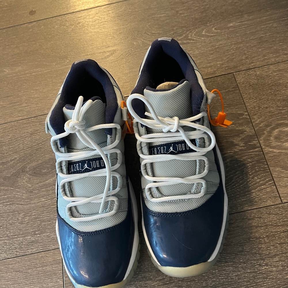 AJ 11